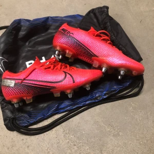 Nike mercurial (SG)  - Storlek 41. Mycket bra skick.