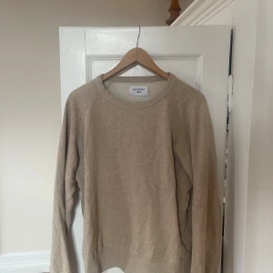 Our legacy tröja - Nice tröja från our legacy i bomull och linne. Lite hål som knappt är synligt. Tröjan är aningen stor i storleken så passar också medium.