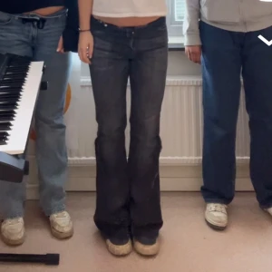 Remake Jeans - Säljer dessa skitcoola 7 for all mankind remake jeans!! Verkligen as najs men använder tyvärr inte längre, de är relativt lågmidjade💗