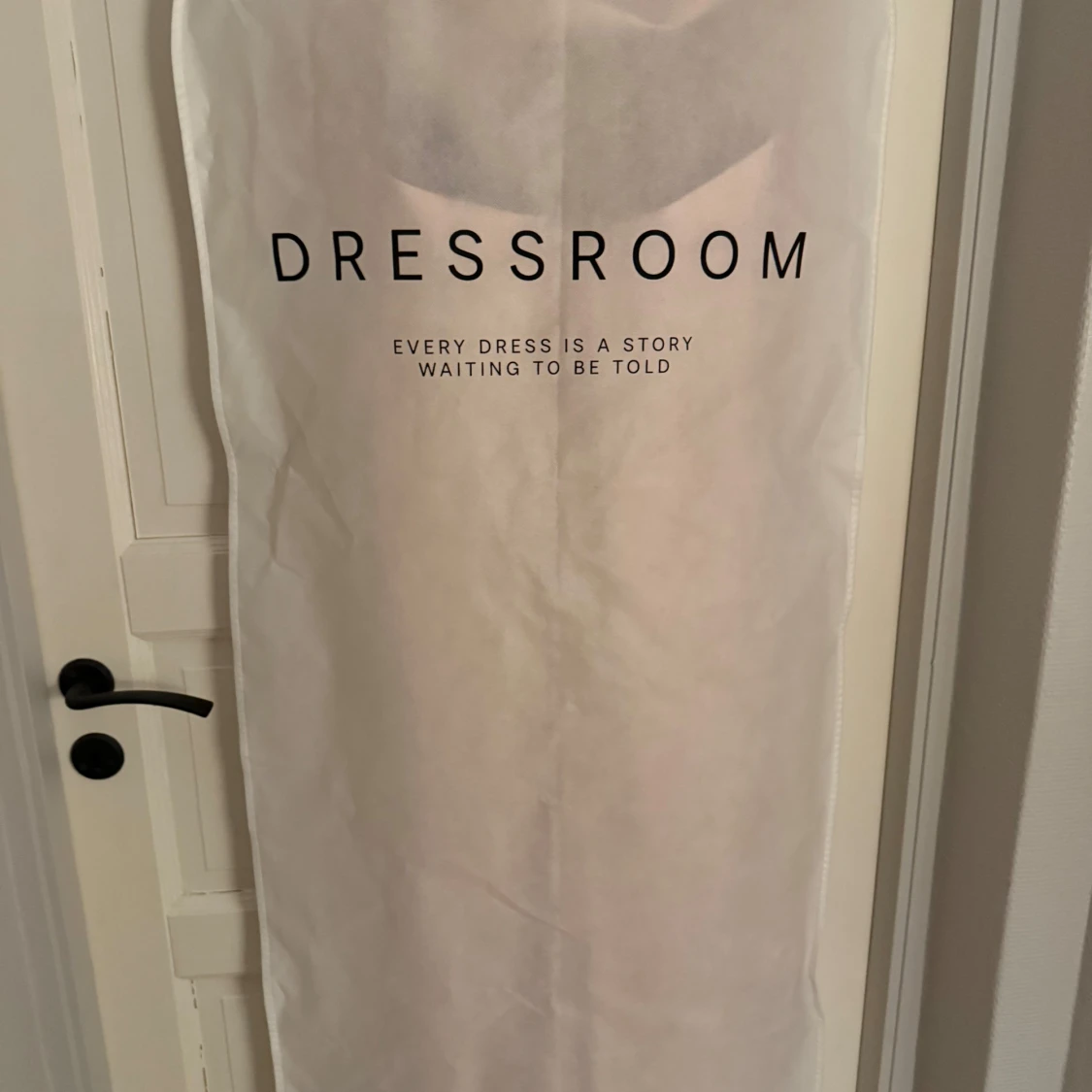 Champagnefärgad lång klänning/ balklänning  från Dressroom - 3