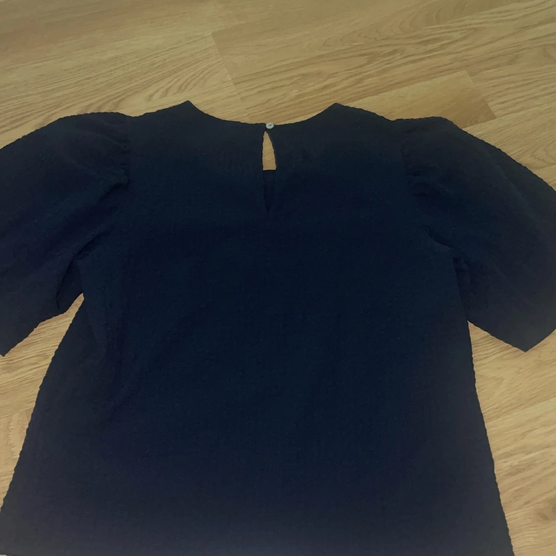 Mörkblå topp från JDY - 1