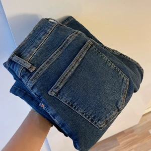 Jeans - Blåa jeans från Ginatricot, endast använd fåtal gånger! Väldig bra skick! 