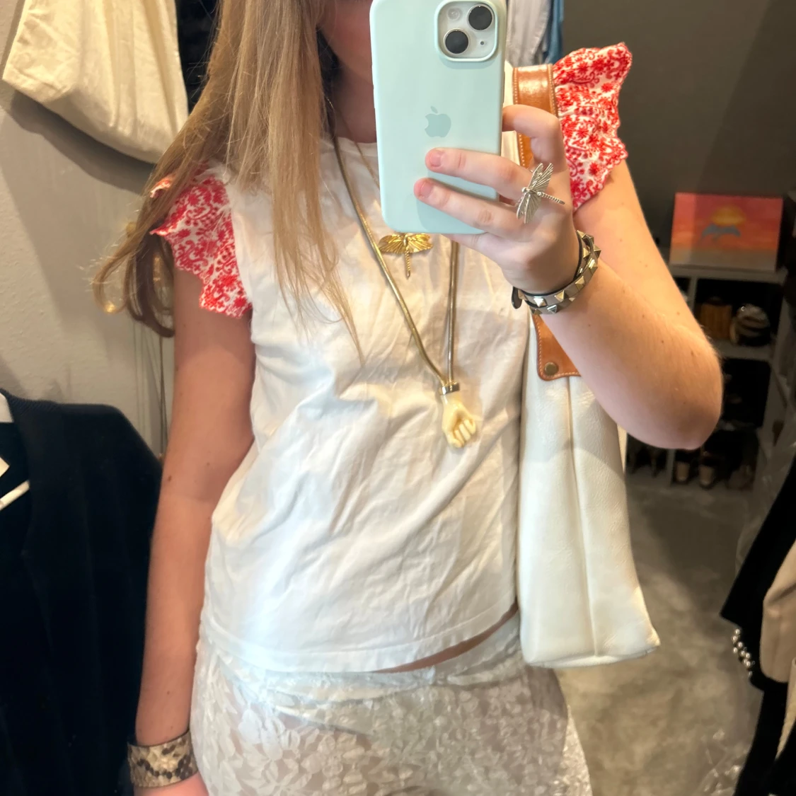 Vit och röd topp med spetsdetaljer - 1