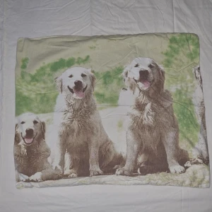 Påslakanset hundmotiv - Golden Retriever  -  Påslakanset, ca 150×210 cm påslakan och ca 60×50 cm örngott med hundmotiv. 