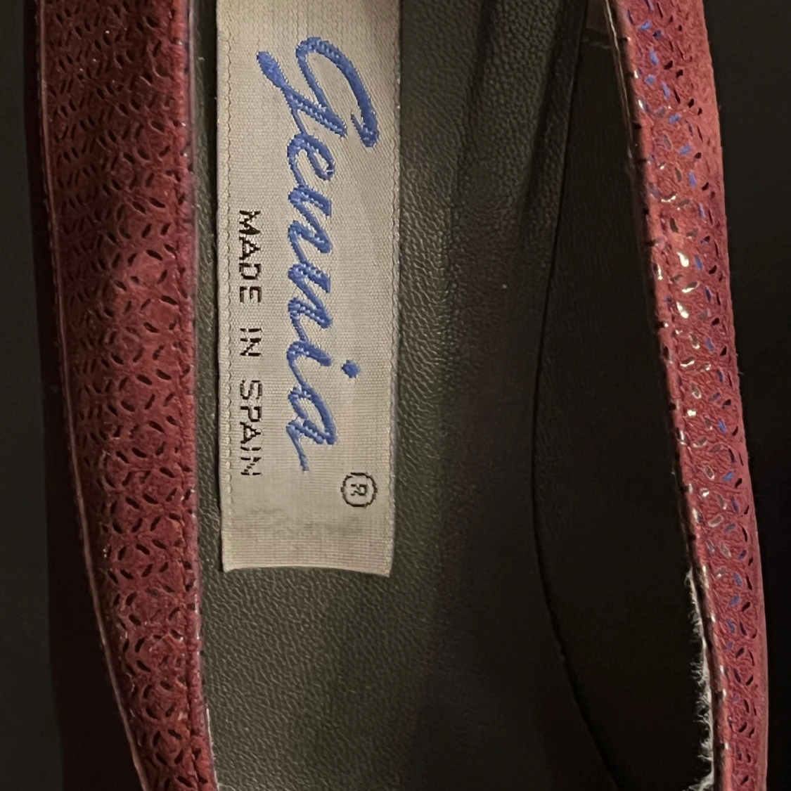 Vinröda pumps från Gennia - 1