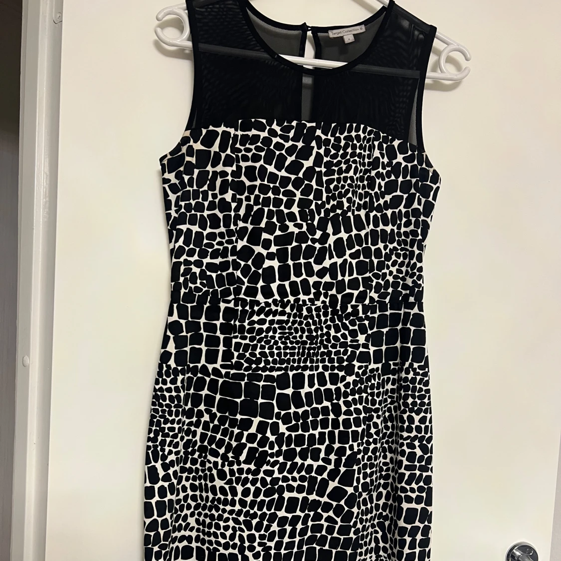 Svartvit mönstrad klänning