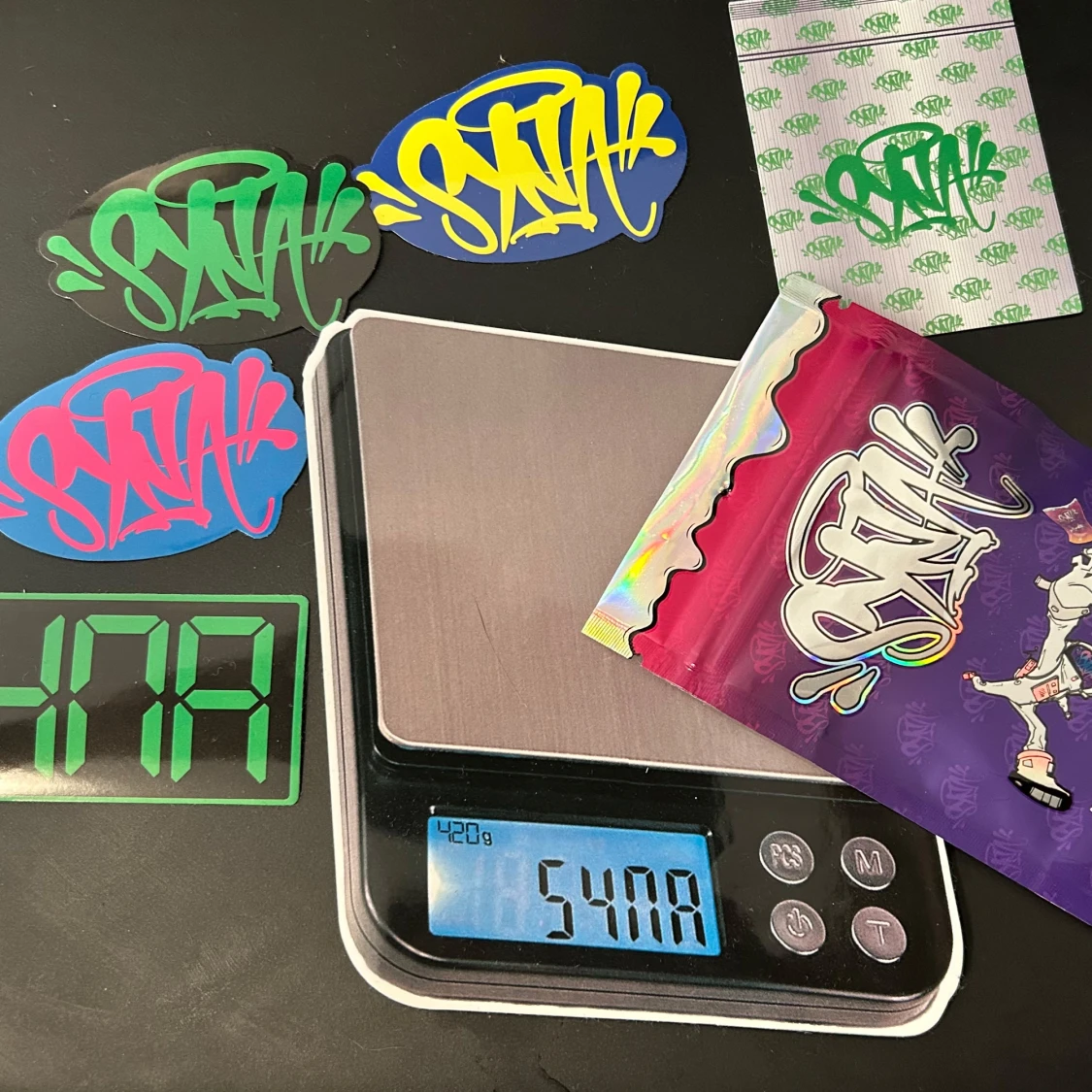 Syna world stickers och keychain