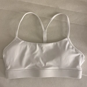 Sport bh - Vit sport bh/topp, knappt använd 
