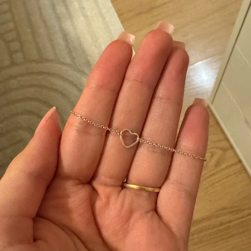 Äkta silver armband med stämpel! Aldrig använd . Asusteet.