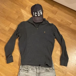 Ralph lauren halv zip - 10/10 skick använt ett par gånger men har växt ut den.