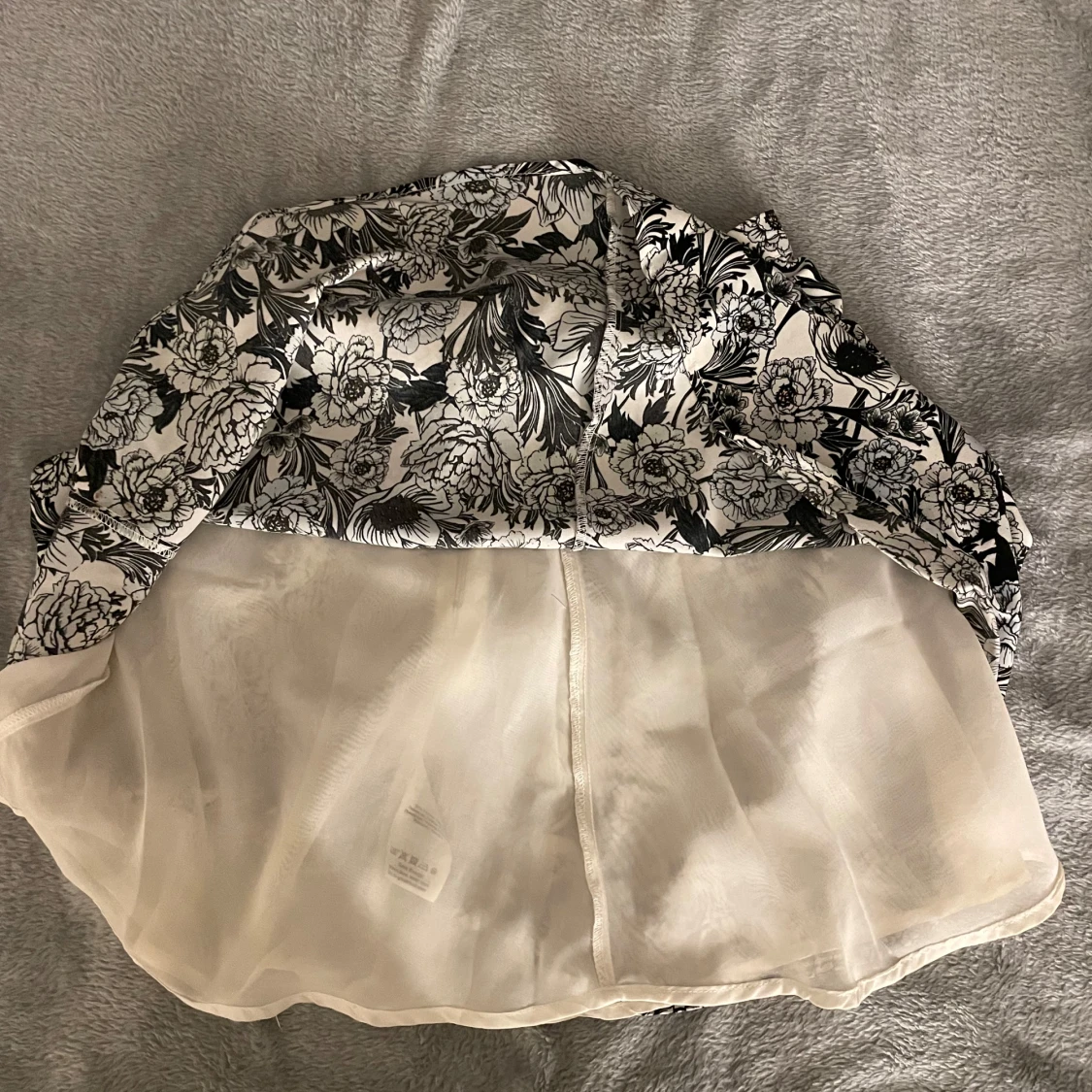 Blommig kjol från Gina Tricot - 3