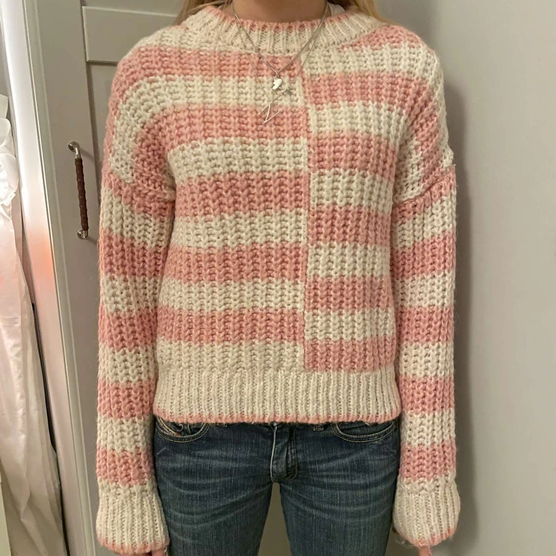 Rosa och vit randig stickad tröja - 1