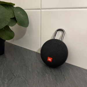 Mini högtalare JBL - Fin jbl högtalare med jätte bra ljud, pris kan diskuteras.