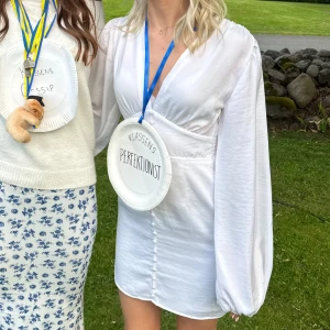 Studentklänning - Studentklänning från nakd, endast använd på studenten😊