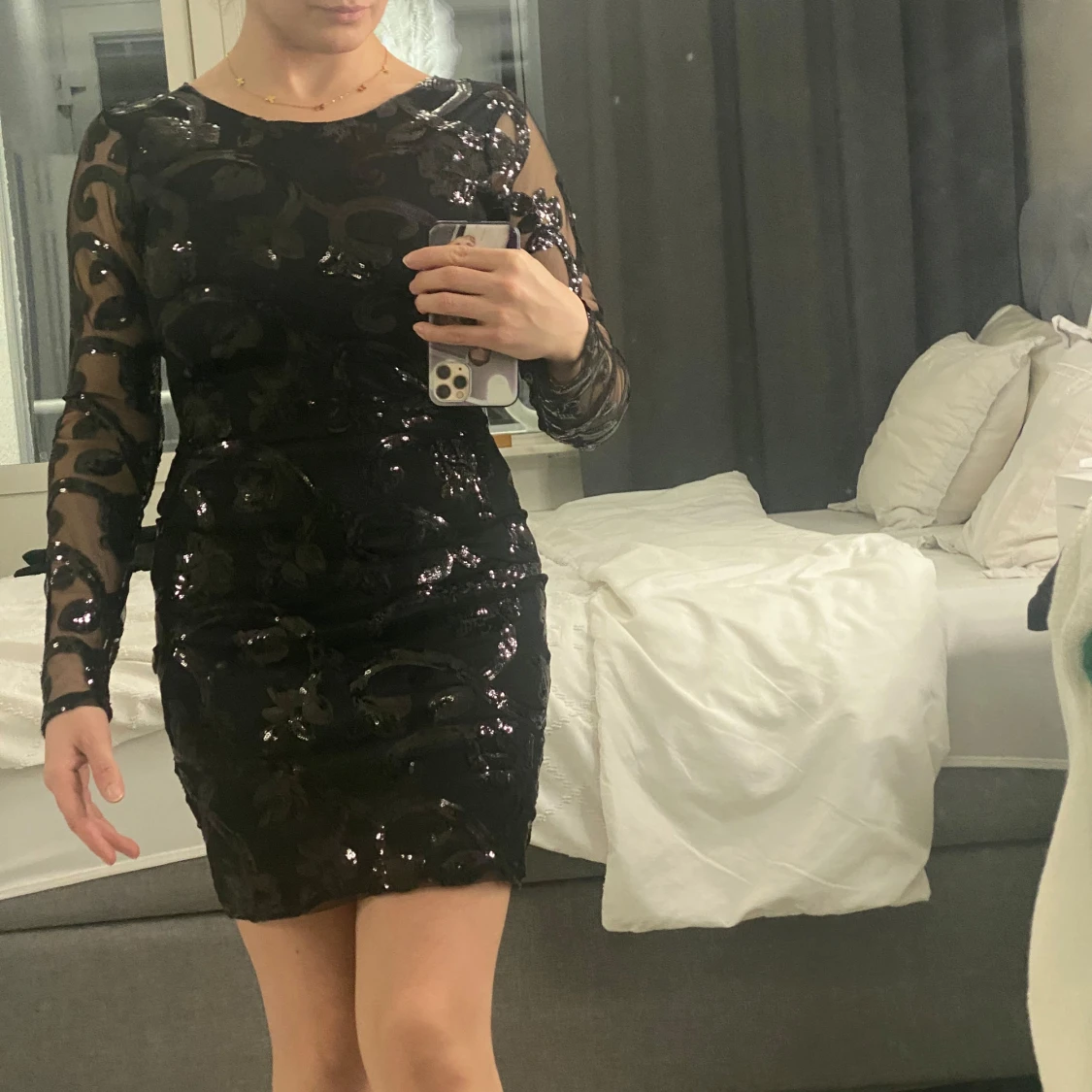 Svart glittrig klänning - 91