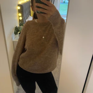 Beige stickad tröja - Fin stickad tröja! 