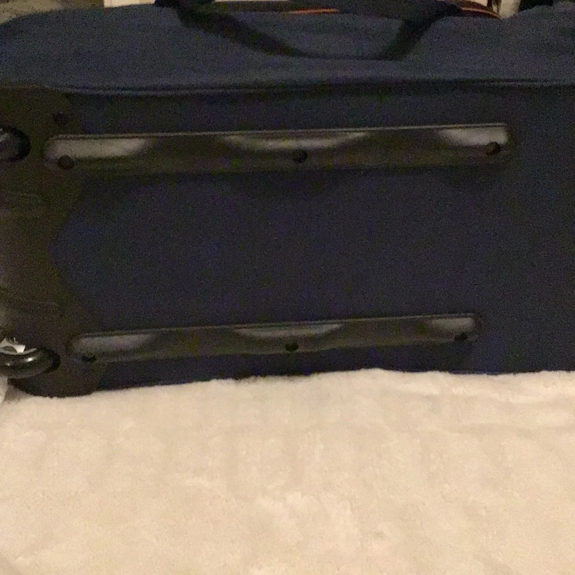 Mörk blå resväska från Travelite - 90