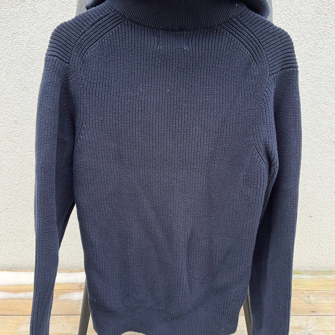 Mörkblå stickad tröja från East West - 90