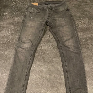 Dondup george grå - Snygga grå jeans från Dondup// bra skick//slim fit