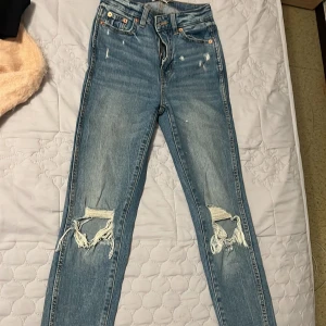 Slitna jeans - Super snygga