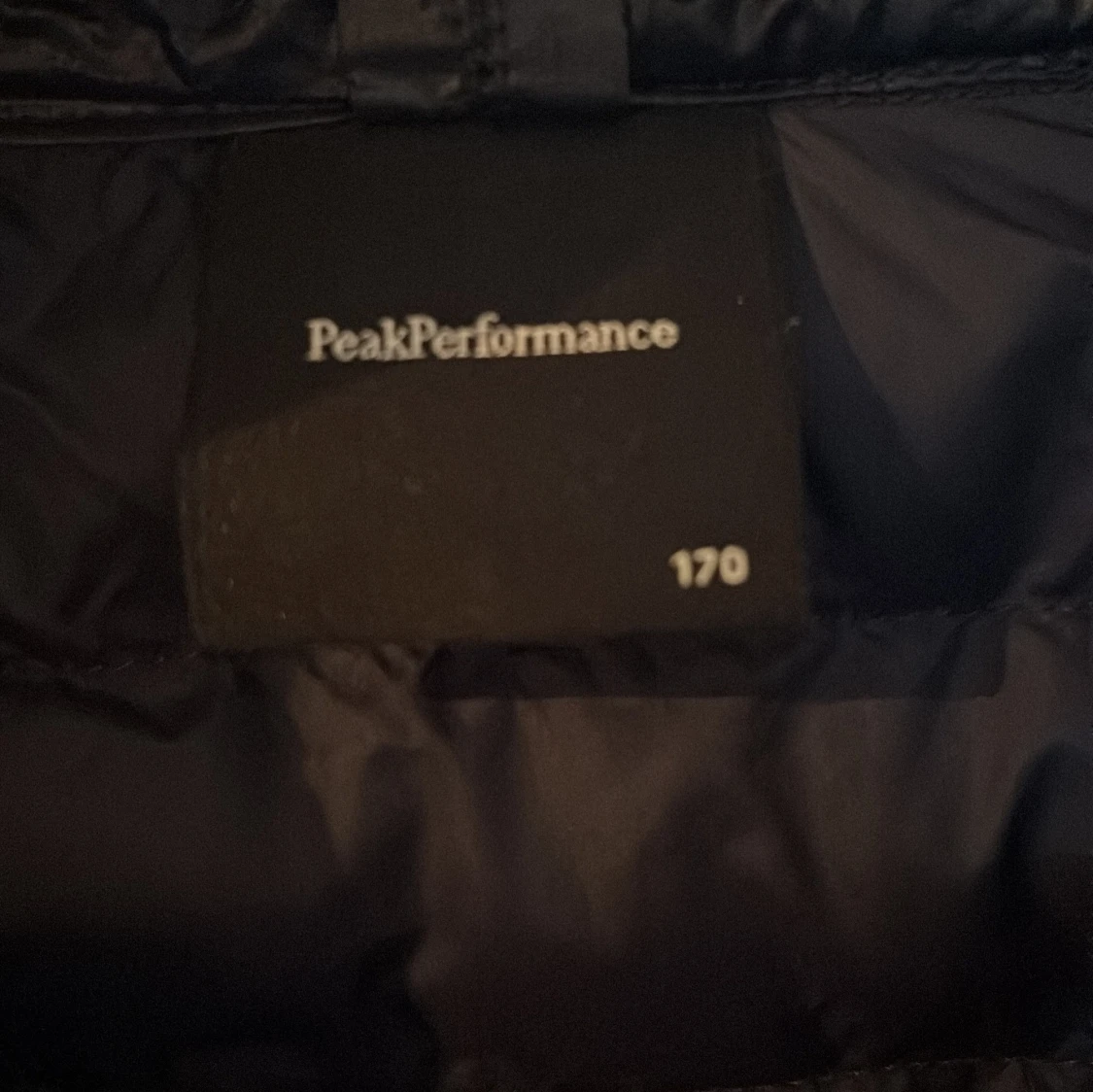 Svart dunjacka från Peak Performance - 92