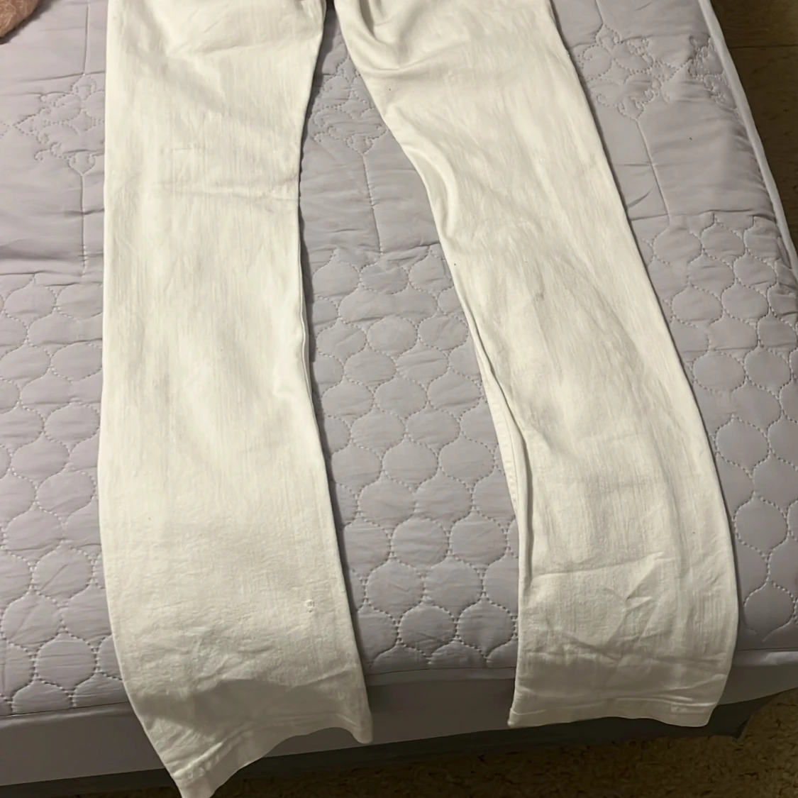 Vita jeans med slitningar och dragkedjor lågmidjade - 91