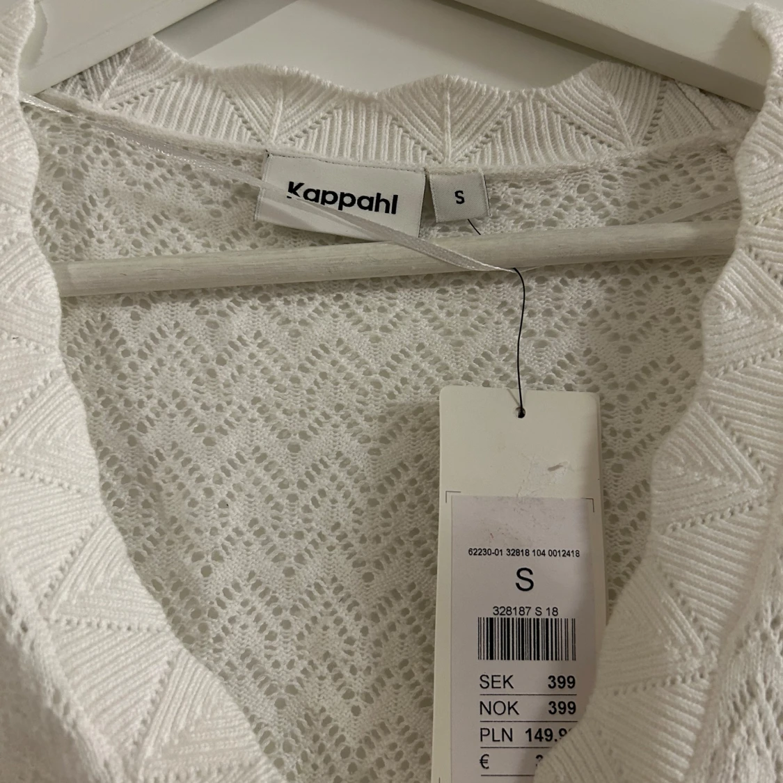 Vit stickad kofta från Kappahl - 90
