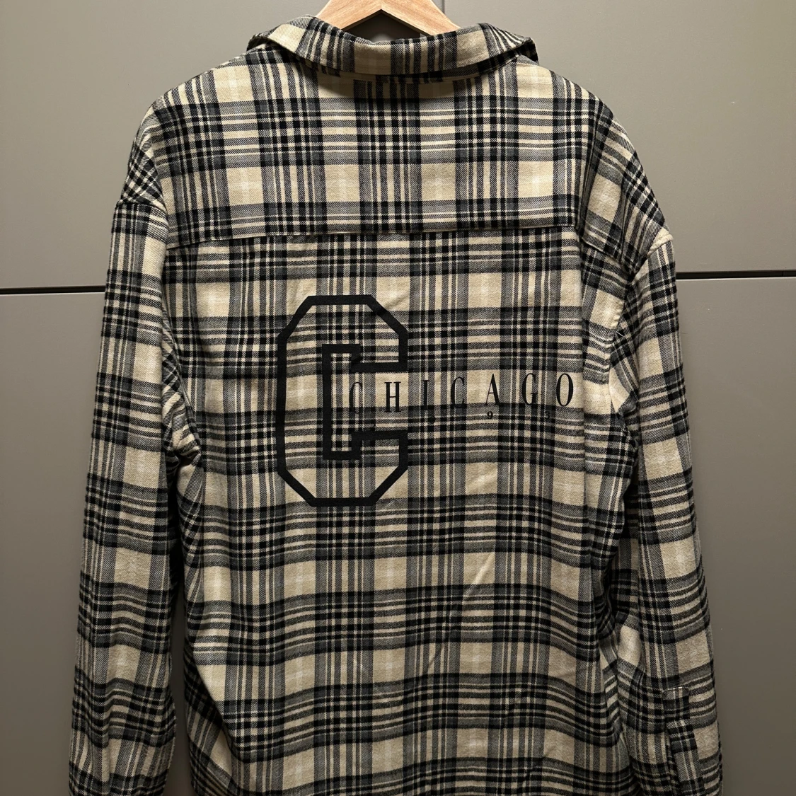 Rutig overshirt med tryck - 90