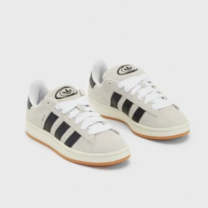Adidas Campus sneakers - Campus skor i toppskick! Endast använda 1 gång pga att de var tyvärr för små…