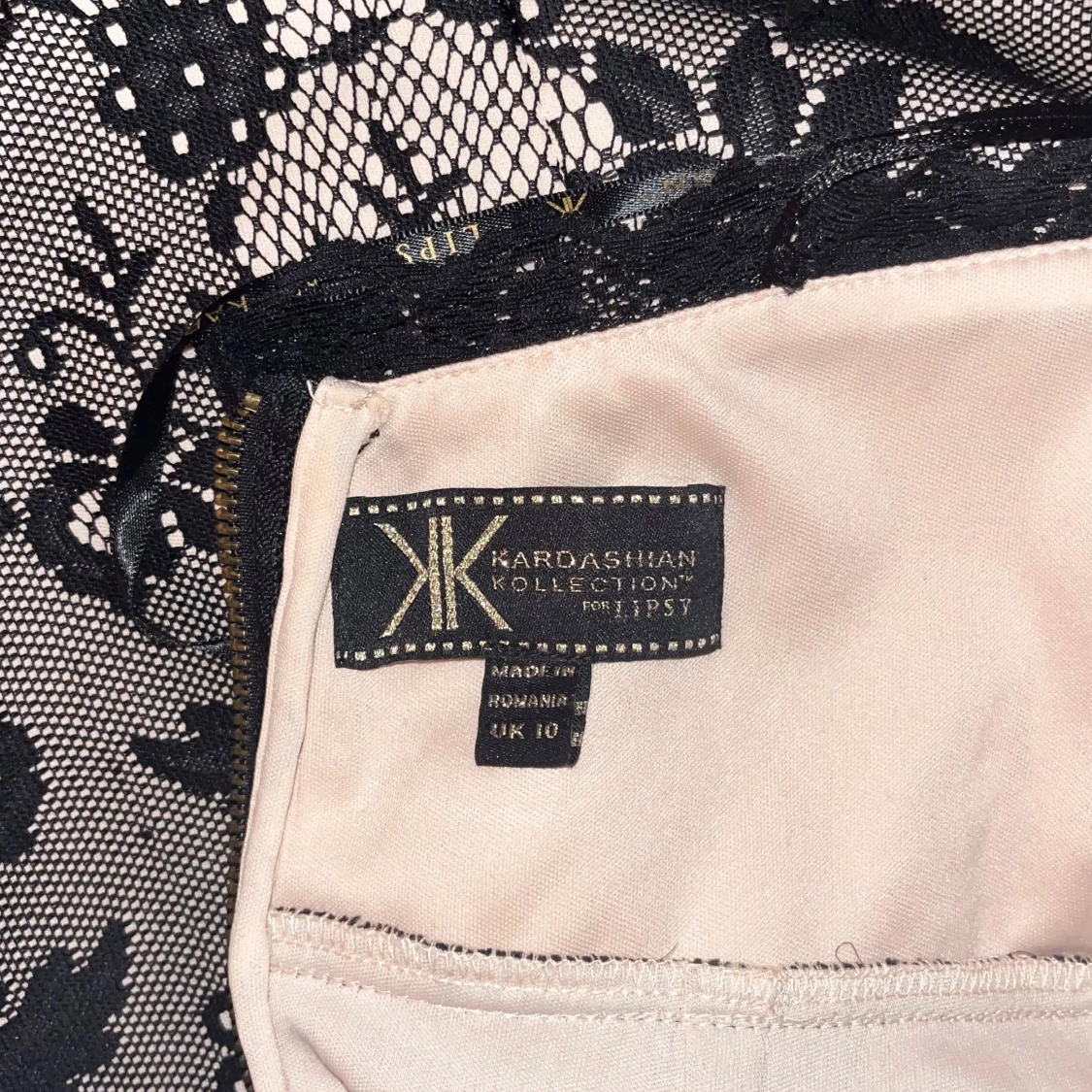 Svart spetsklänning från Kardashian Kollection - 90