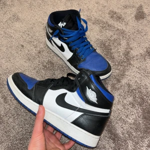 Jordan 1 - Ett par snygga Jorden 1 i ett fint skick.🍷Stolek 40 . Hör av vid lilla minsta fundering.
