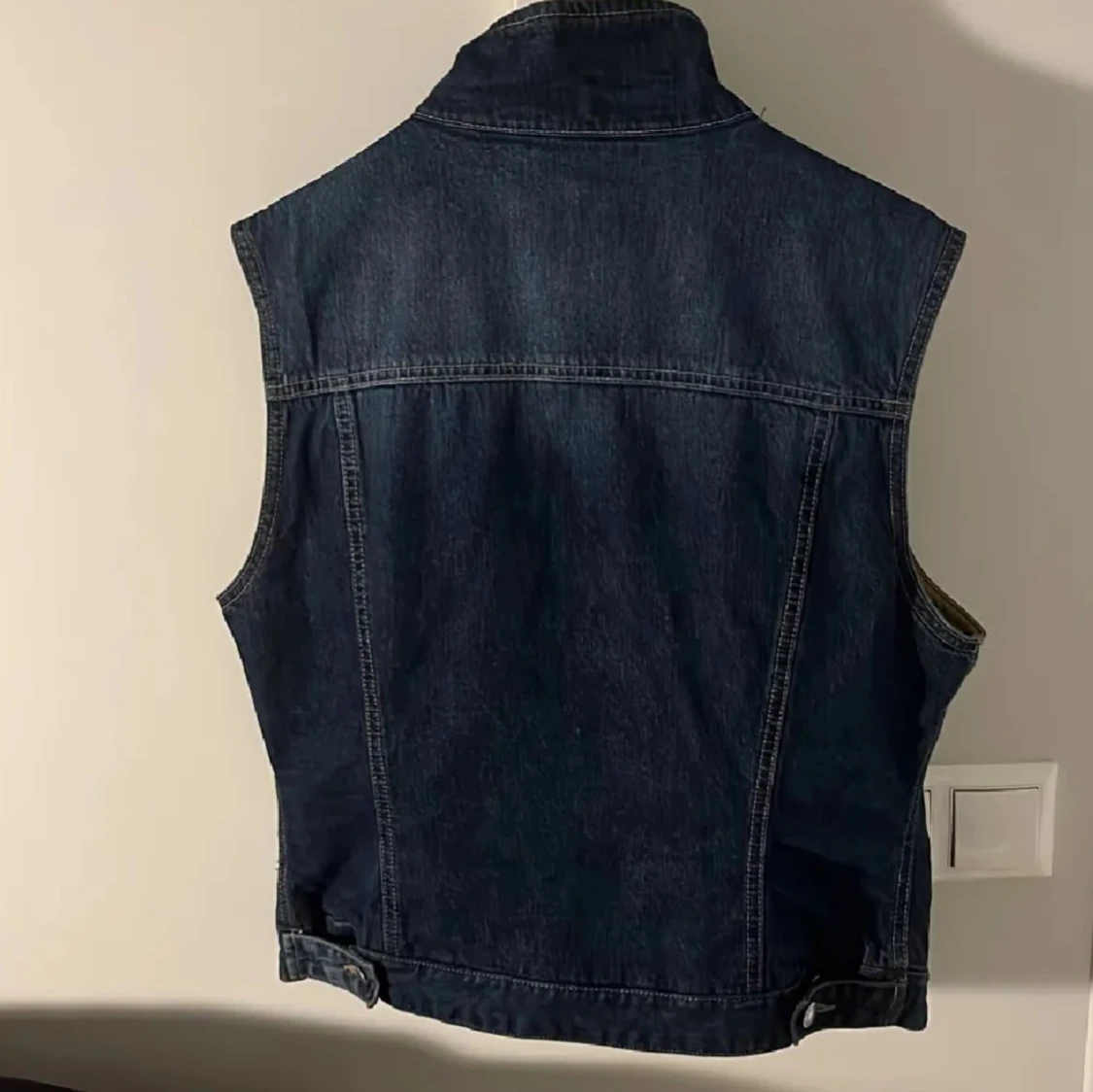 Jeansväst från edc av esprit, i bomull. Storlek M - 91