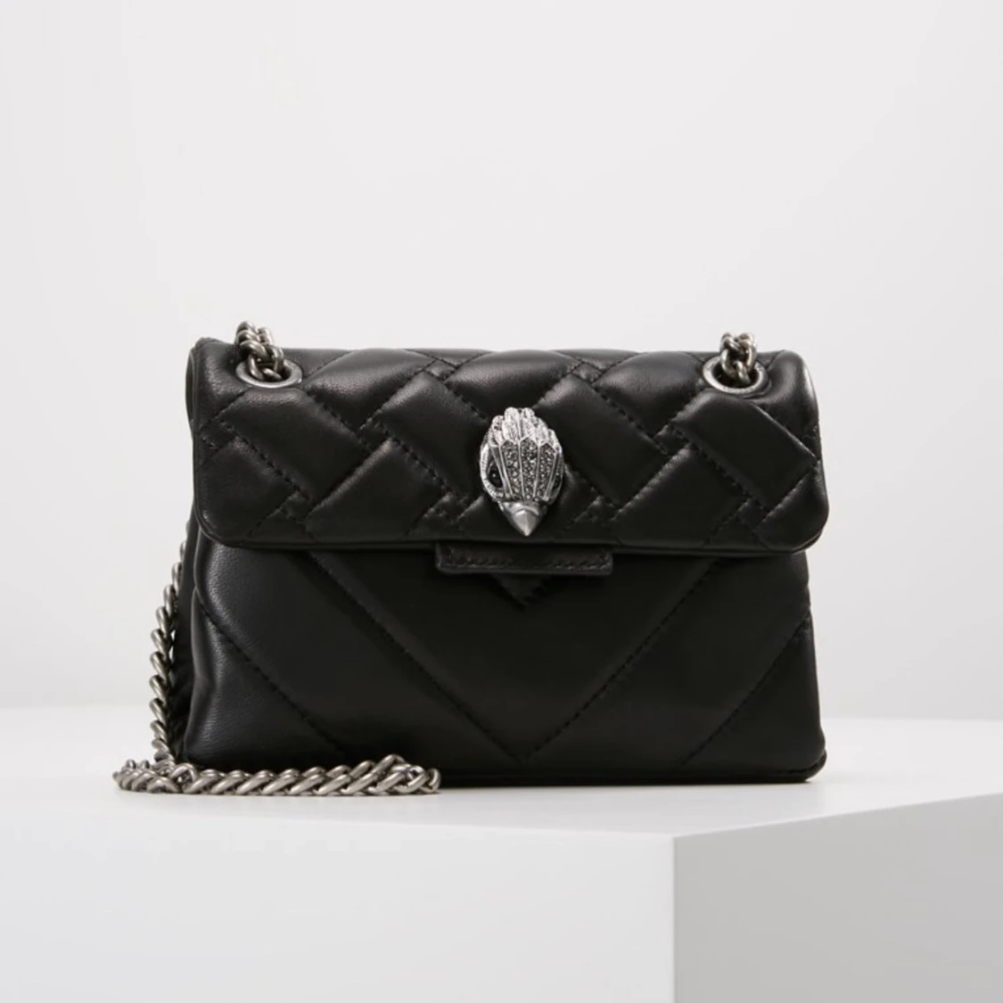 Svart mini axelväska från Kurt Geiger