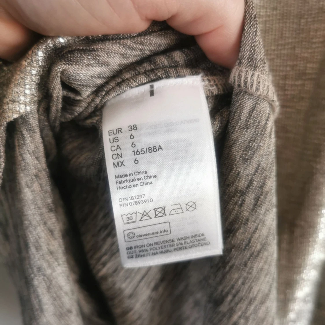 Glittrig guldtröja från H&M Studio - 92