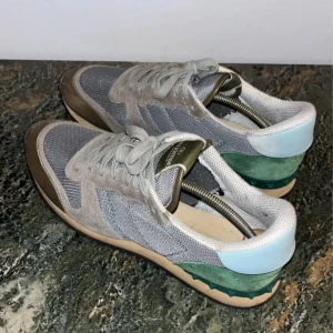 Valentino Rockrunners  - Valentino rockrunners skor | Bra skick | Nypris ca 6800kr | Storlek 42 |  Fraktar via PostNord eller Instabox | Hör av dig vid minsta fråga eller fundering📩