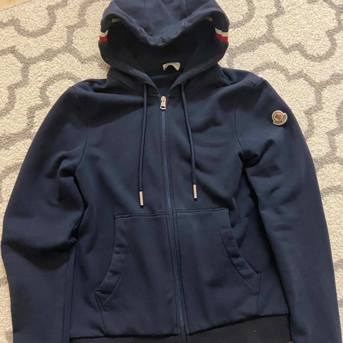 Mörkblå hoodie från Moncler