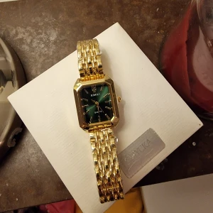 Stilren klocka - Superfin klocka, helt ny.