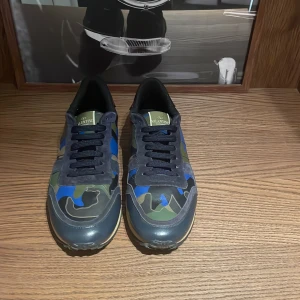 Valentino rockrunners  - Camoflage valentino rockrunners | Strl 46 | Cond 10/10 | Nypris cirka 5650 / Mittpris 2300 | Såklart äkta⚜️ | Inget og medföljer! 