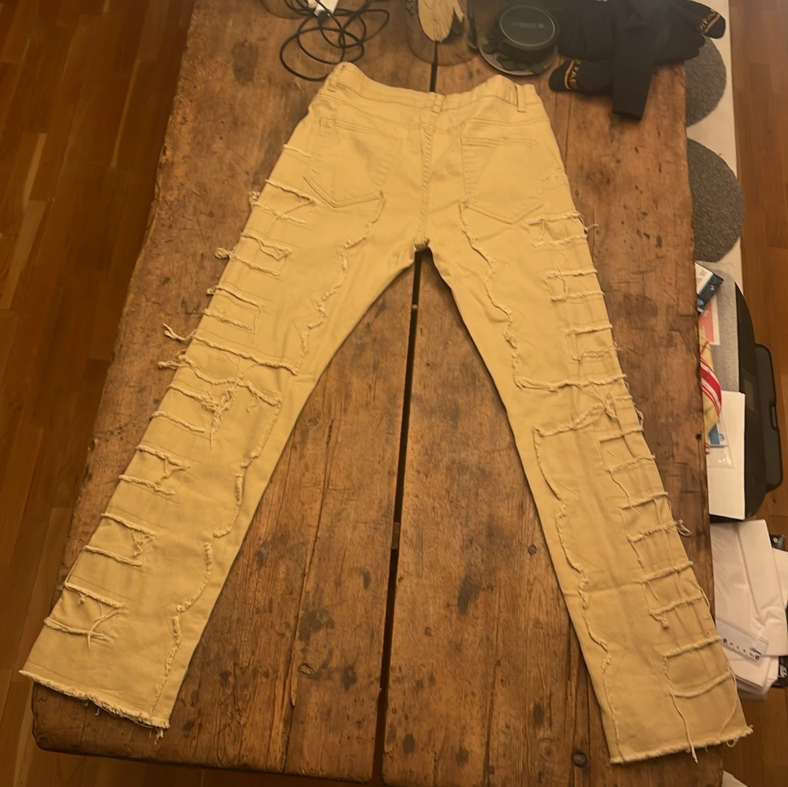 Beige slitna byxor - 90