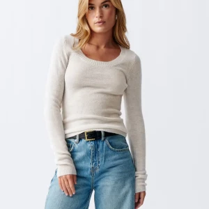 Beige långärmad tröja från Gina Tricot - Säljer denna jättefina slutsålda tröjan från Ginatricot💕💕