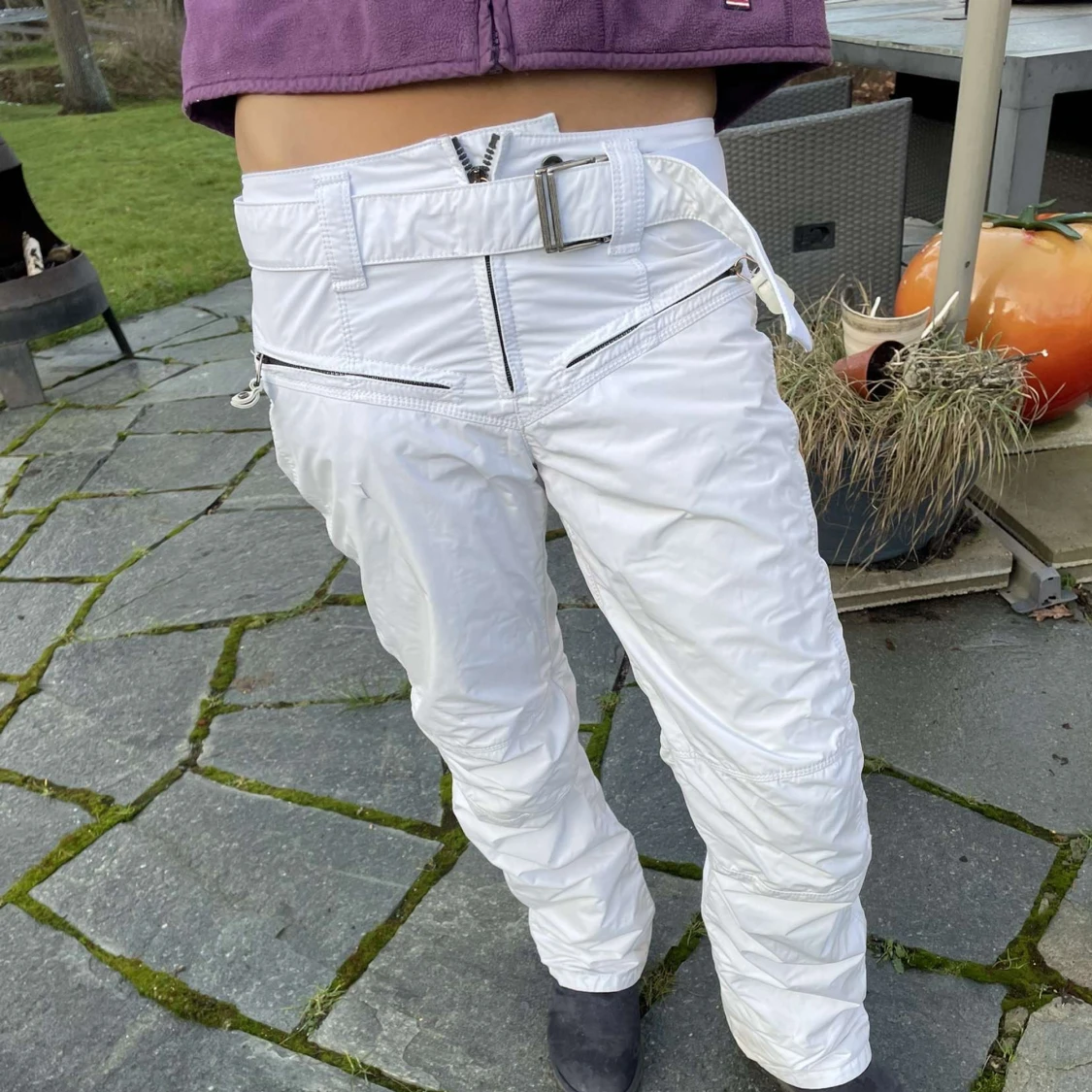 Vita byxor med bälte - 90
