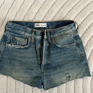 Zara shorts   - Coola shorts från Zara använda en gång 