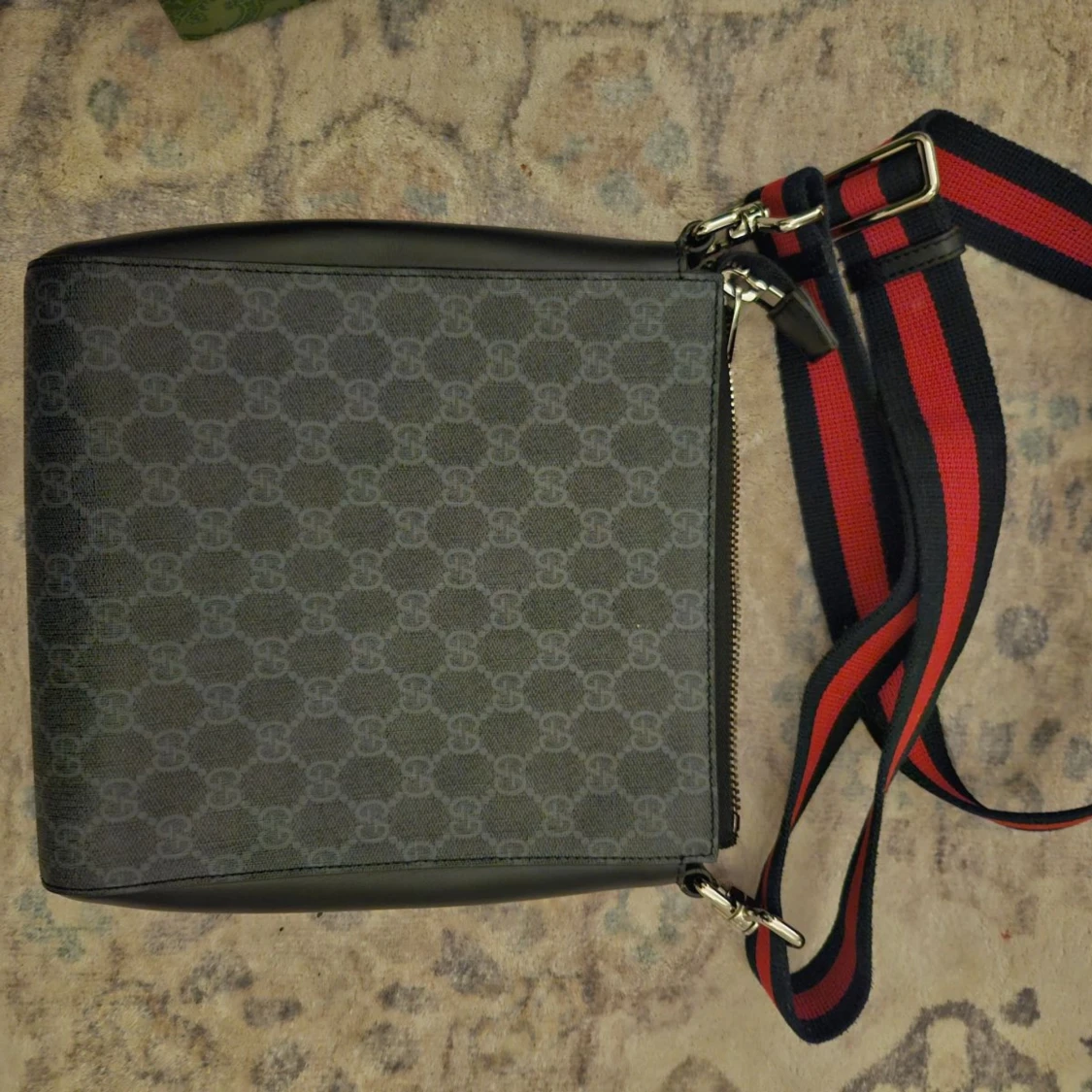 Svart axelväska från Gucci - 93