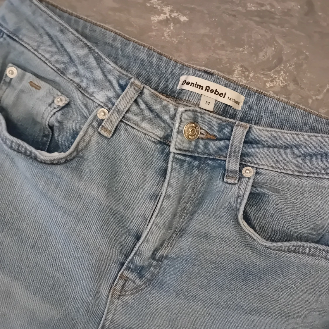 Ljusblå jeans från Denim Rebel 36 - 90