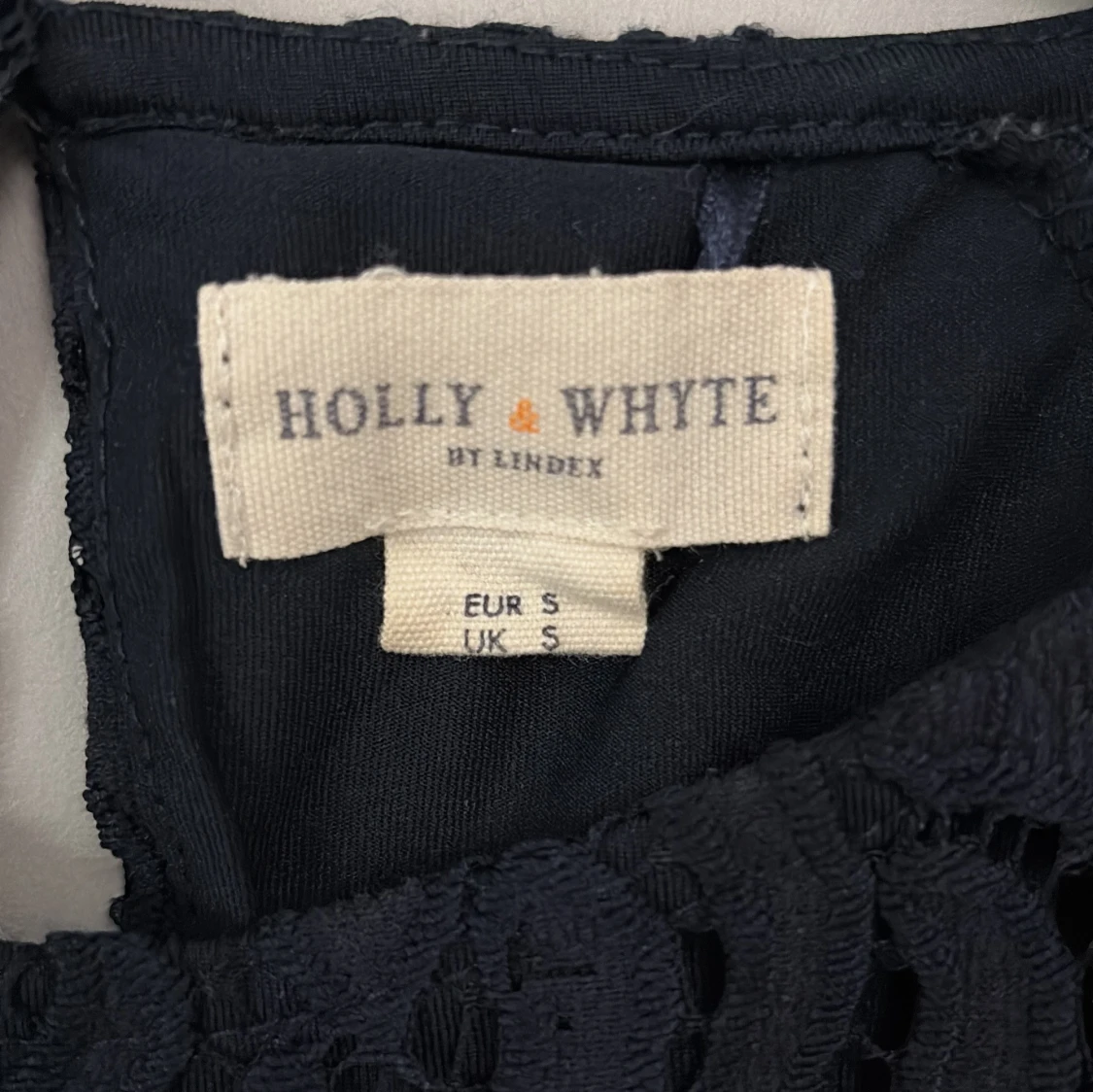 Svart spetsblus från Holly & Whyte Lindex - 91