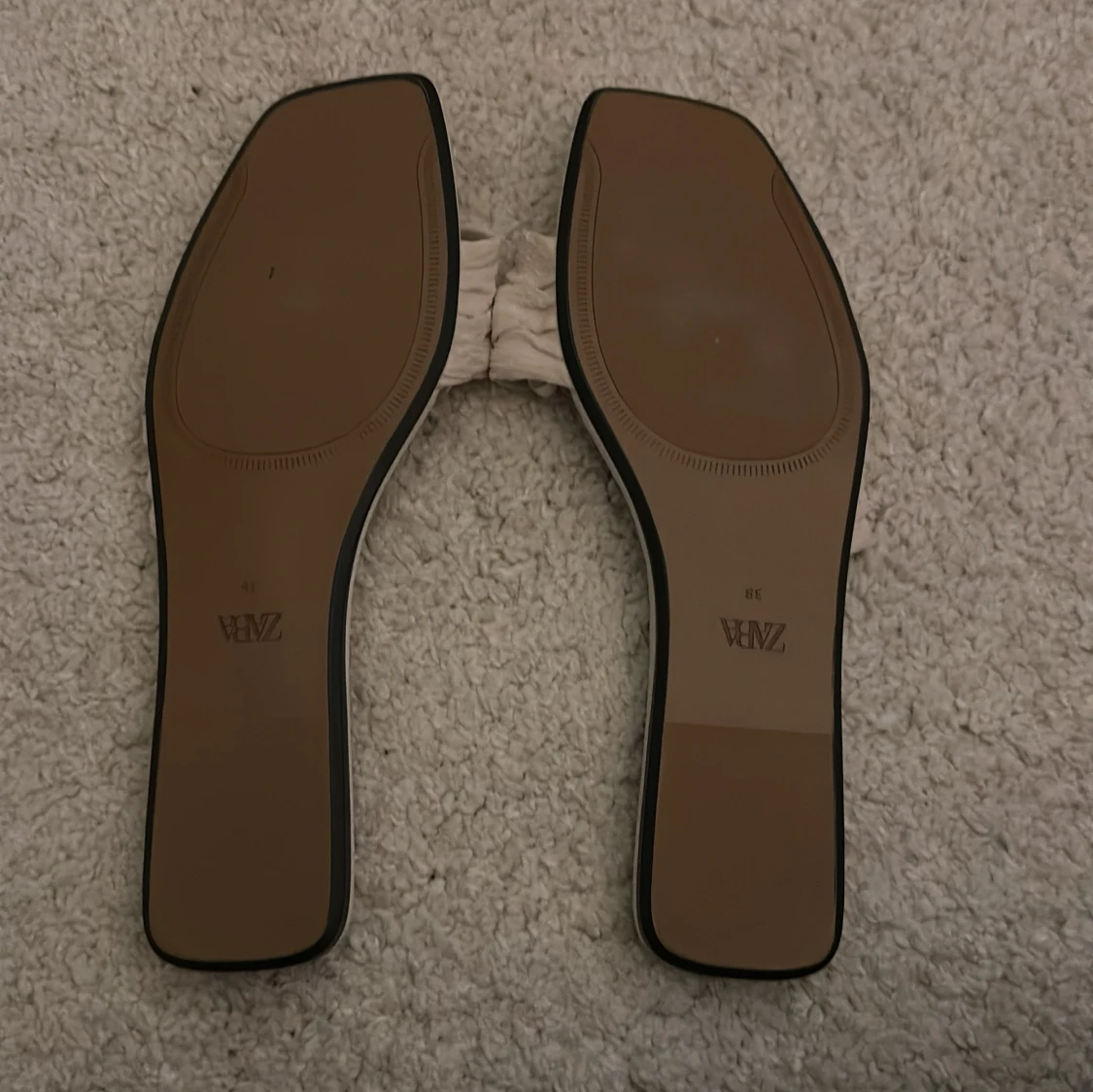 Slutsålda Sandaler  - 3