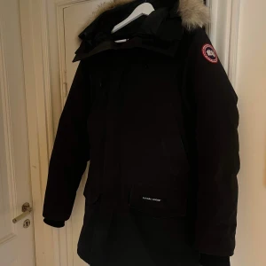 Canada goose longford park.  - Har haft den i 2 vintrar grym kvalitet och i bra skick. Köpt på Johnells 