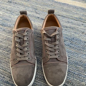 Loubs - Strl 45  Grå