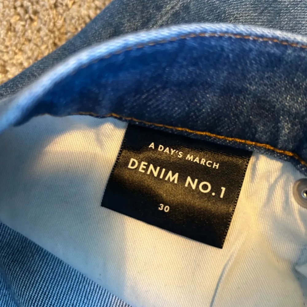 Tja,  Säljer mina A days march jeans som aldrig kom till användning därav skick 10/10, dessutom är dom discontinued.   Modell: Denim No.1  Storlek: W30 L32 Nypris 1600  . Jeans & Byxor.