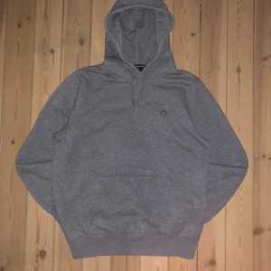Gant hoodie L - GANT grå hoodie  Storlek L Mycket bra skick, använd en gång